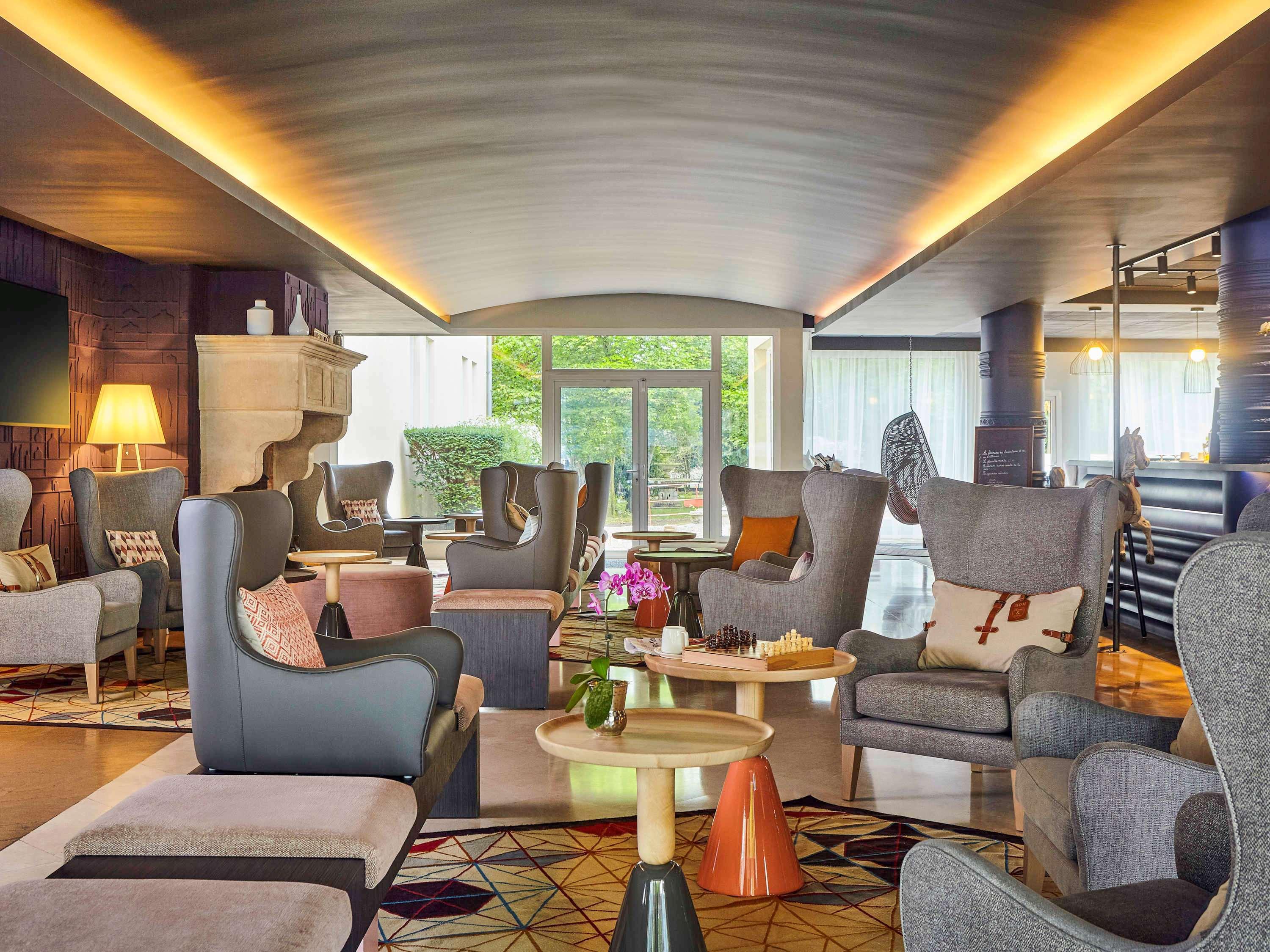 Hotel Mercure Chateau De Фонтенбло Экстерьер фото