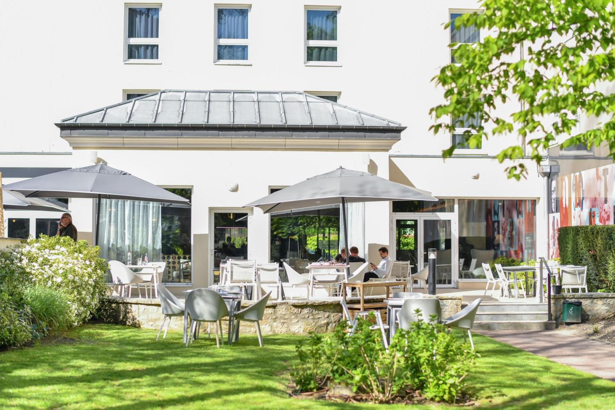 Hotel Mercure Chateau De Фонтенбло Экстерьер фото