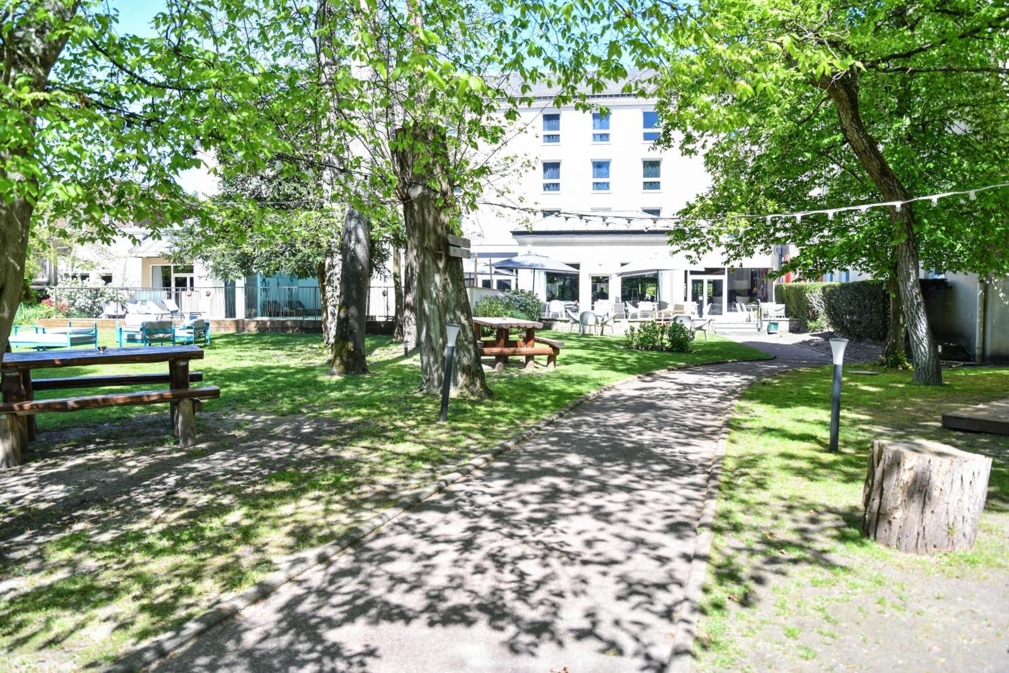 Hotel Mercure Chateau De Фонтенбло Экстерьер фото
